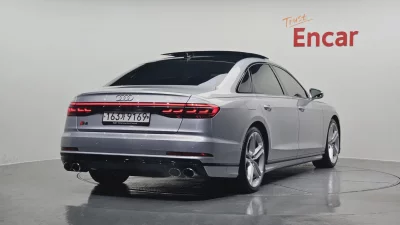 Audi S8