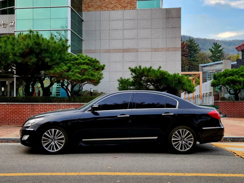 Hyundai Genesis