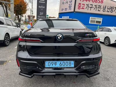 BMW i7