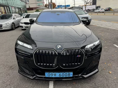 BMW i7