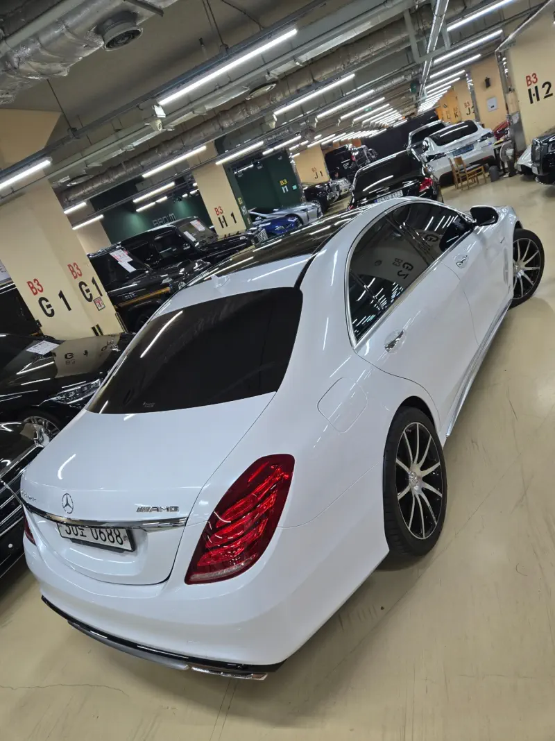 Mercedes-Benz S-Class