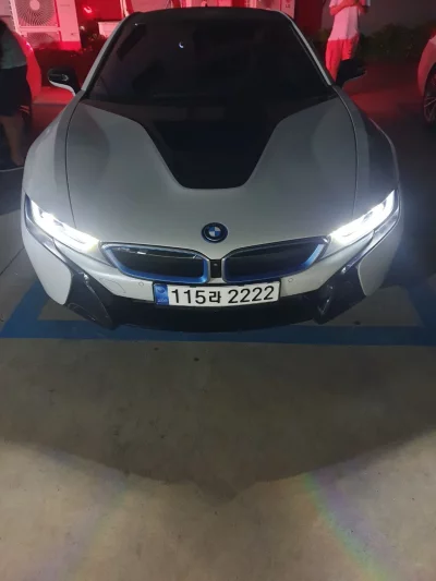 BMW i8