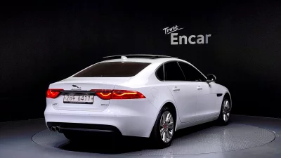 Jaguar XF