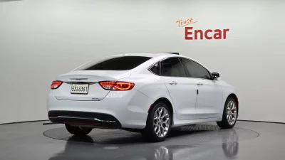 Chrysler 200