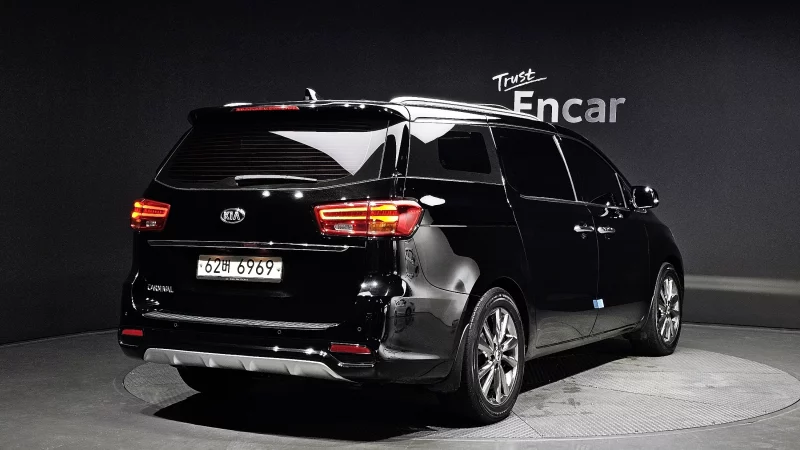 Kia Carnival