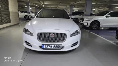 Jaguar XJ