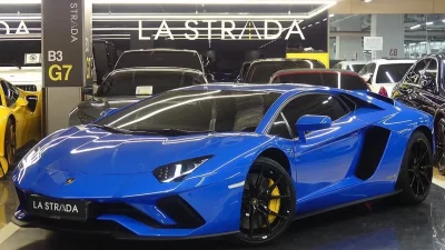 Lamborghini AVENTADOR