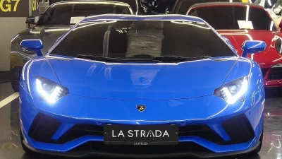 Lamborghini AVENTADOR