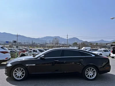 Jaguar XJ