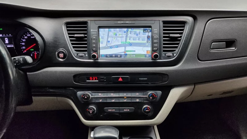 Kia Carnival