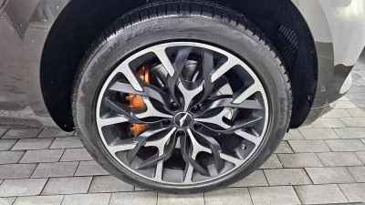 Astonmartin DBX