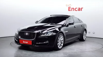 Jaguar XJ