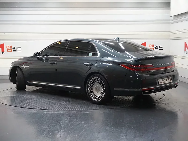 Genesis G90