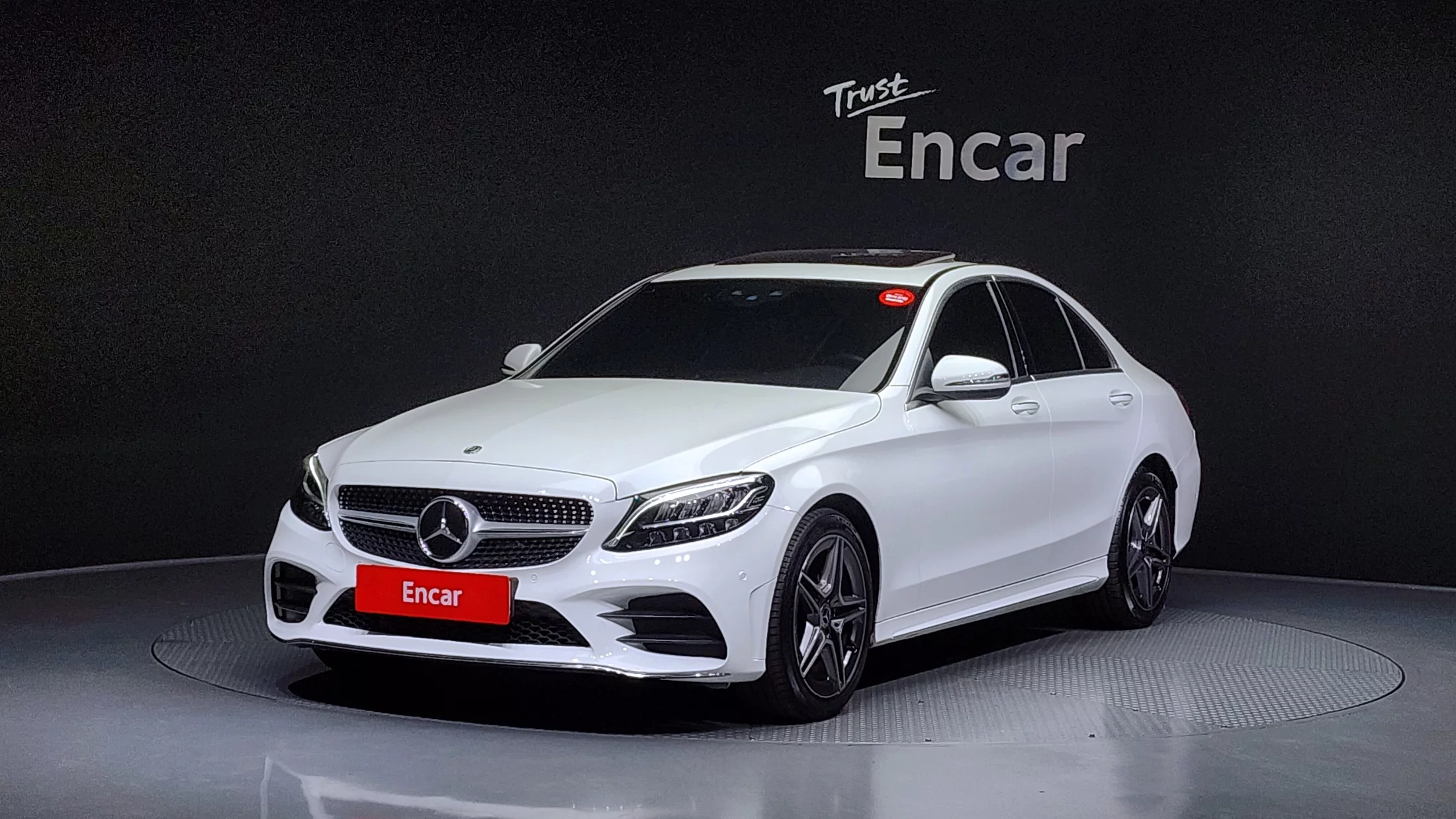 Мерседес в корее. Автомобиль без бренда красная мерседес. Mercedes benz корея. Корейский мерседес. Корейский мерседес.