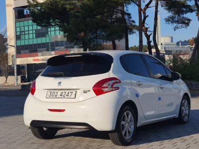 Peugeot 208