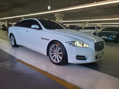 Jaguar XJ