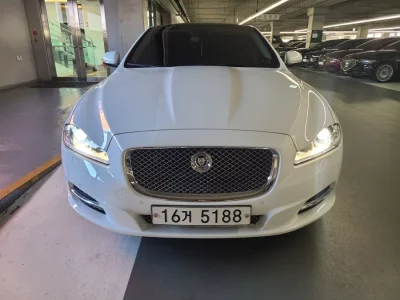 Jaguar XJ