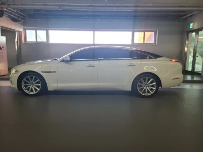 Jaguar XJ