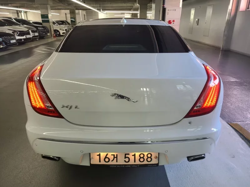Jaguar XJ