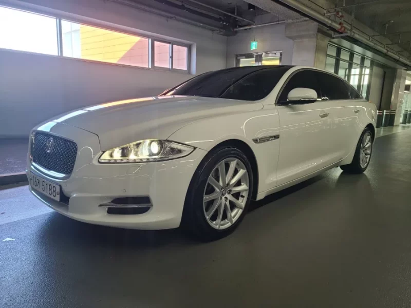 Jaguar XJ
