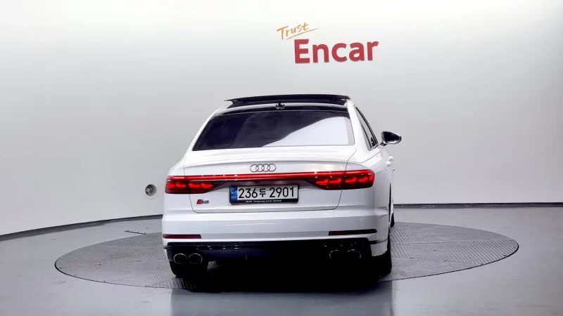 Audi S8