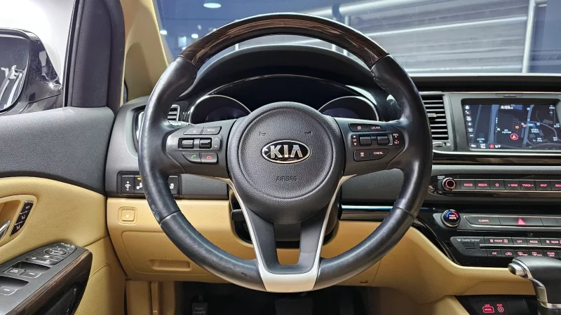 Kia Carnival