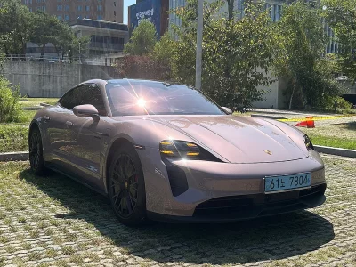 Porsche TAYCAN