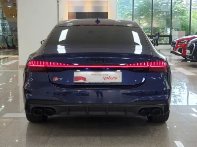 Audi S7