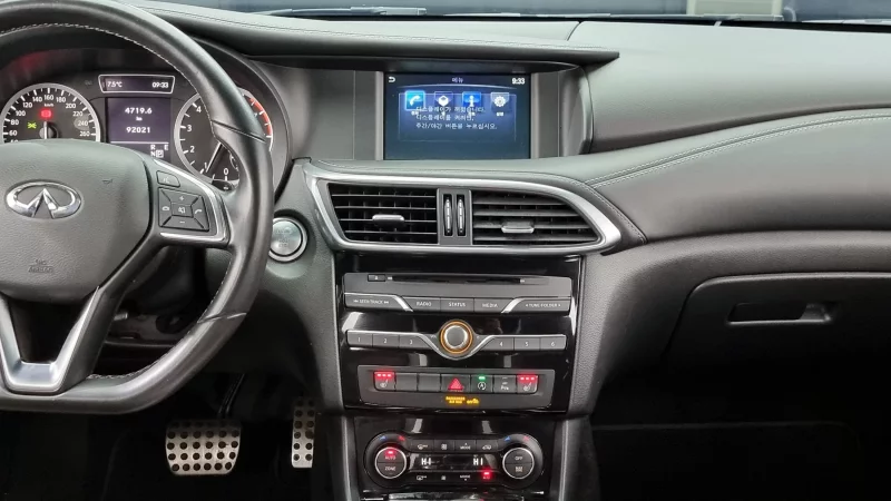 Infiniti Q30