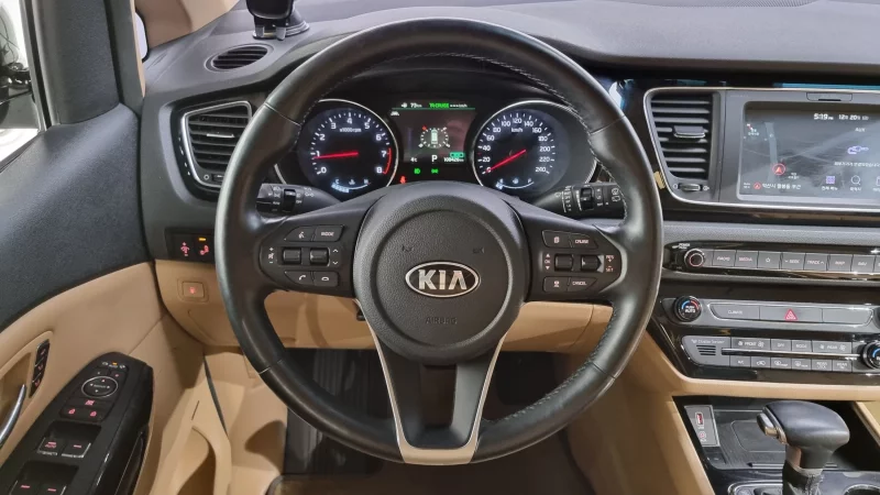 Kia Carnival