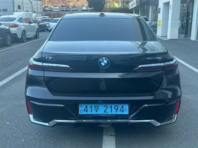 BMW i7