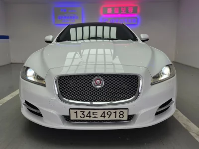 Jaguar XJ