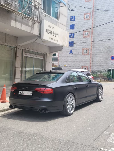 Audi S8