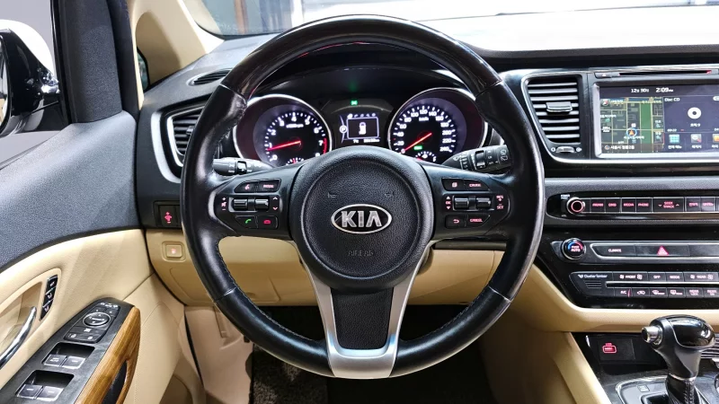 Kia Carnival