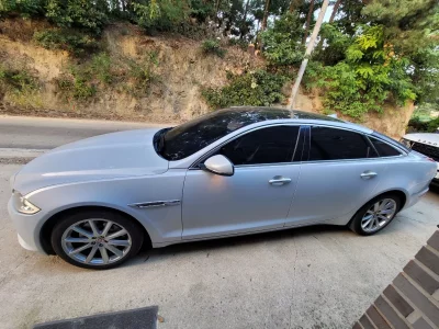 Jaguar XJ