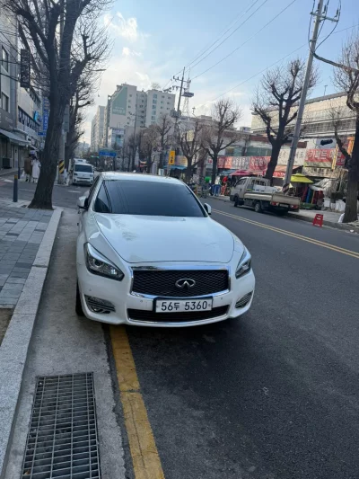 Infiniti Q70