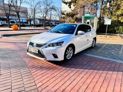 Lexus CT200h