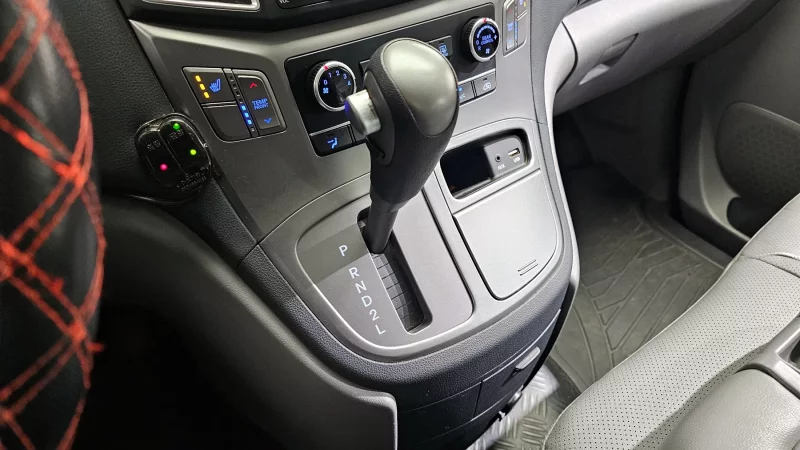 Hyundai Starex