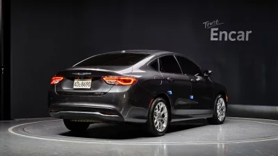 Chrysler 200