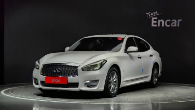 Infiniti Q70