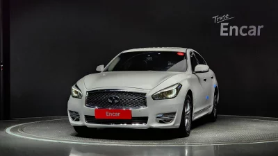 Infiniti Q70