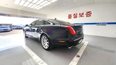 Jaguar XJ