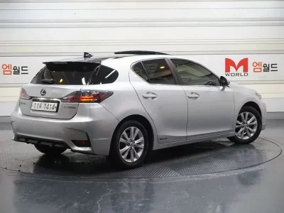 Lexus CT200h