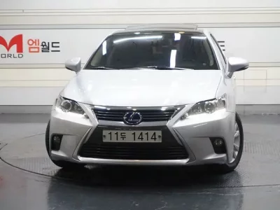 Lexus CT200h