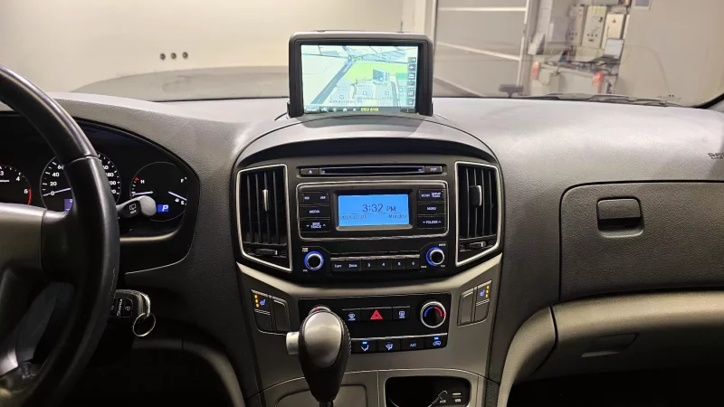 Hyundai Starex