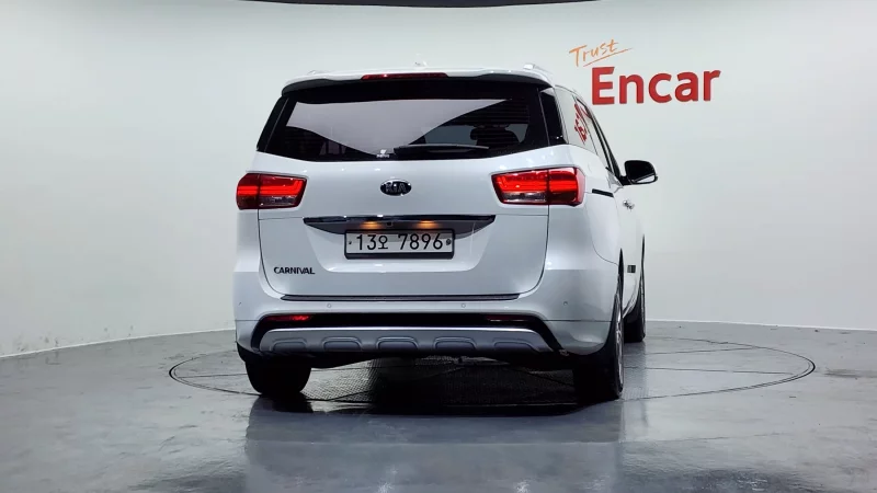 Kia Carnival