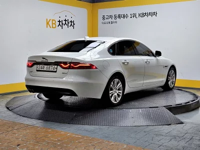 Jaguar XF