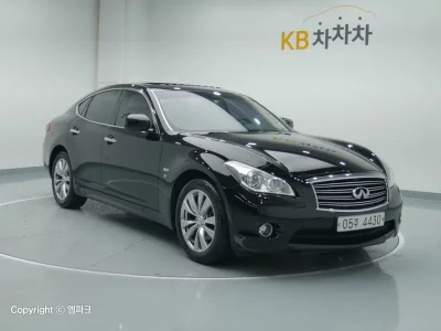 Infiniti Q70