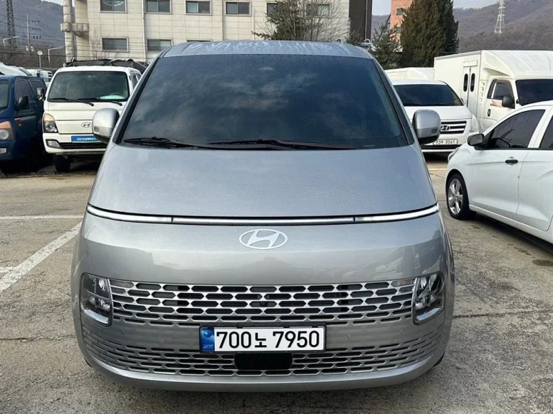 Hyundai Staria