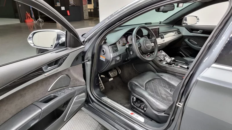 Audi S8